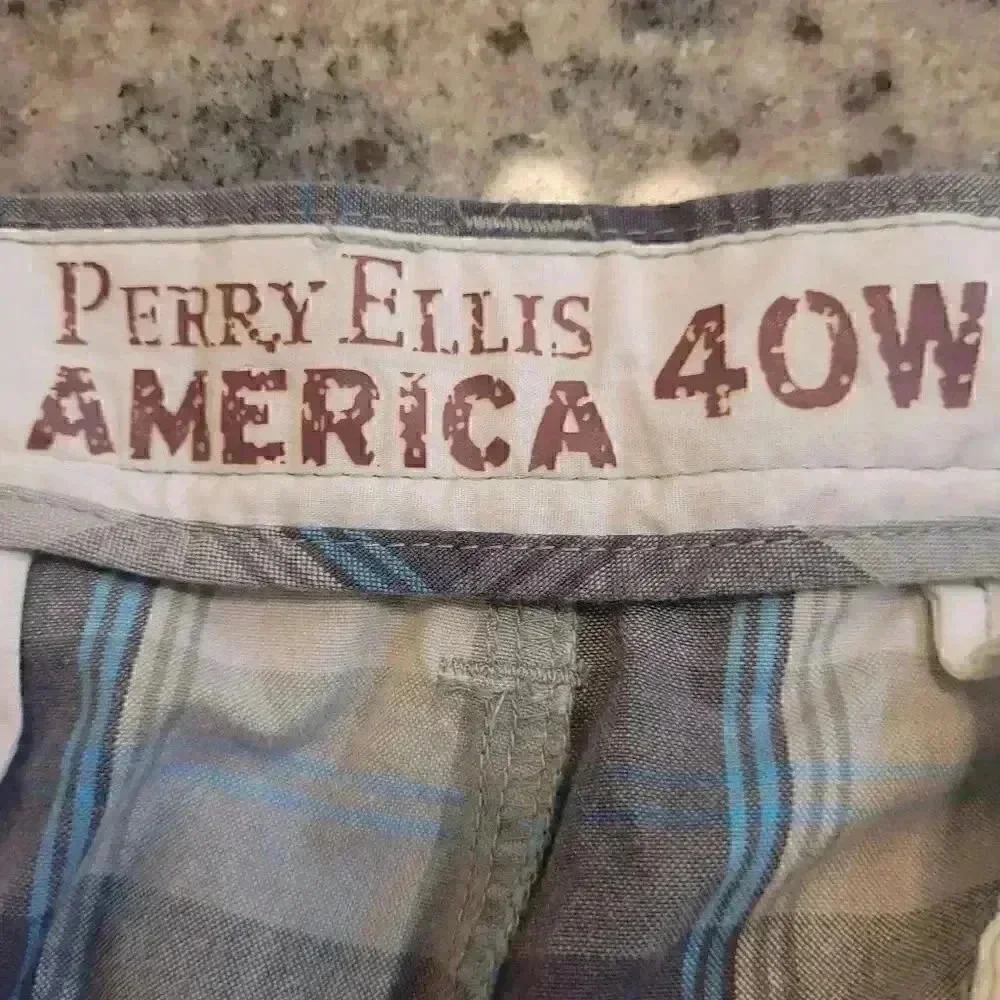 𝅺Perry Ellis America Men's White/Blue Plaid Cotton Flat Front Chino Shorts